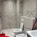 Modern New Near Blloku דירה טיראנה