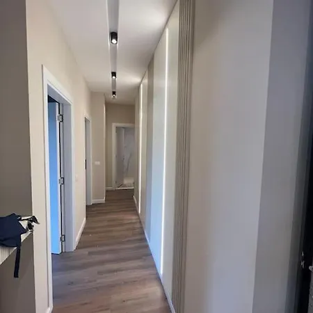 Apartman Modern New Near Blloku